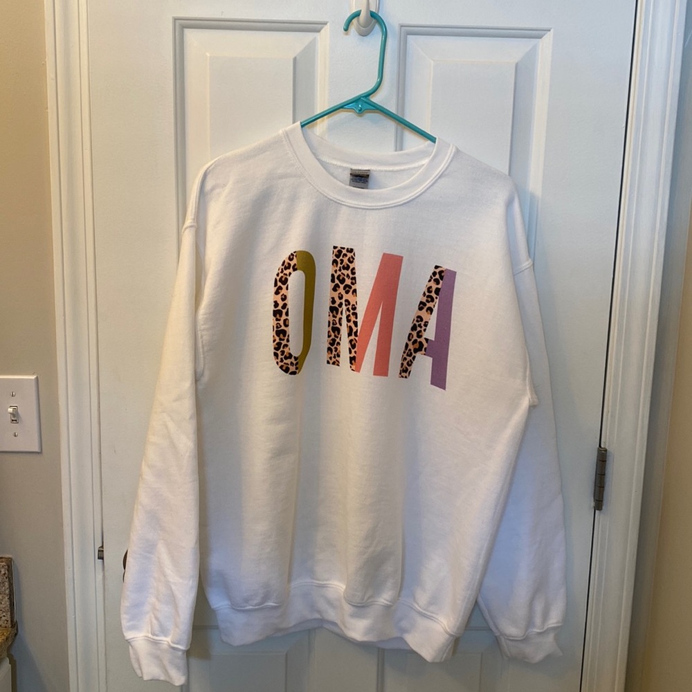 “Oma” Crewneck